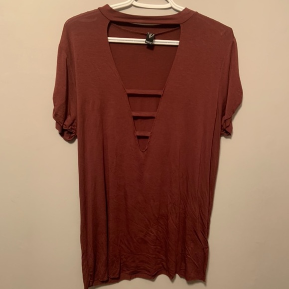 WINDSOR STORE CUT OUT TEE - Picture 2 of 3